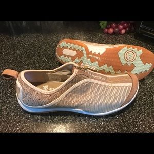 Woman’s Merrell  LORELEI Zip Performance Shoes 8.5